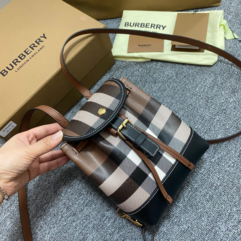 Burberry B家桦木棕格迷你双肩包🎒 型号4691