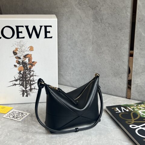 LOEWE  𝐩𝐮𝐳𝐳𝐥𝐞 𝐟𝐨𝐥𝐝 𝐩𝐨𝐮𝐜𝐡麻将包 0696 黑色