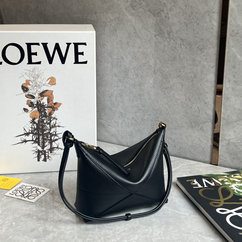 LOEWE  𝐩𝐮𝐳𝐳𝐥𝐞 𝐟𝐨𝐥𝐝 𝐩𝐨𝐮𝐜𝐡麻将包 0696 黑色