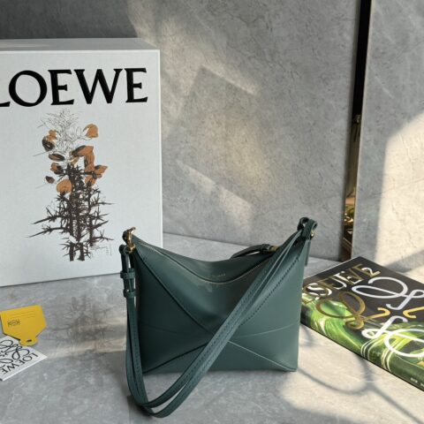 LOEWE 𝐩𝐮𝐳𝐳𝐥𝐞 𝐟𝐨𝐥𝐝 𝐩𝐨𝐮𝐜𝐡麻将包 0696 复古绿