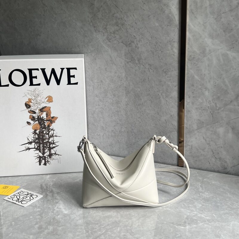 LOEWE 𝐩𝐮𝐳𝐳𝐥𝐞 𝐟𝐨𝐥𝐝 𝐩𝐨𝐮𝐜𝐡麻将包 0696 白色