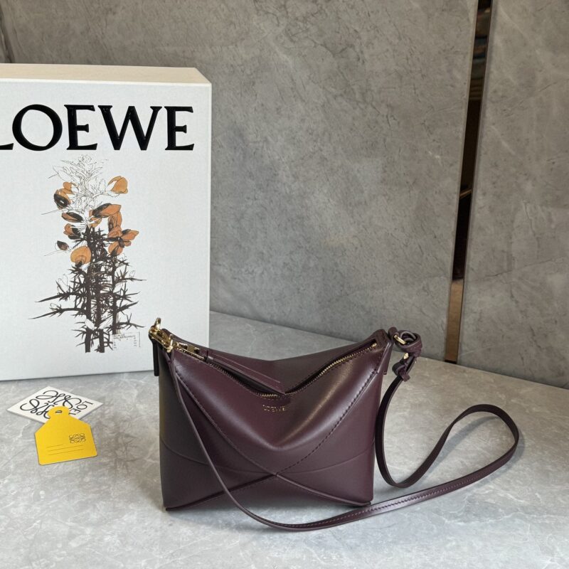 LOEWE 𝐩𝐮𝐳𝐳𝐥𝐞 𝐟𝐨𝐥𝐝 𝐩𝐨𝐮𝐜𝐡麻将包 0696 酒红色