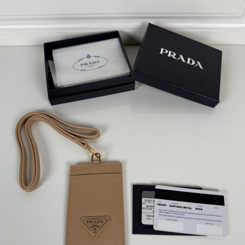 PRADA P家→挂脖款皮革证件夹，型号1MC007