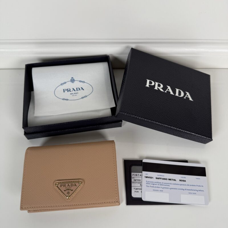 PRADA P家→按扣式开合短夹,男女通用,型号1MV021