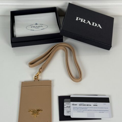 PRADA P家→挂脖款皮革证件夹,型号1MC007