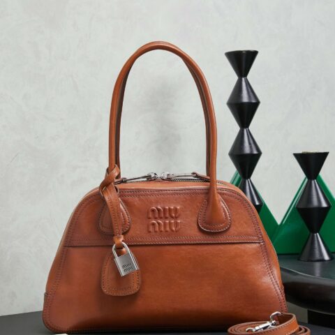 MIUMIU 新品爆款Vivant保龄球包 5BB199 复古做旧棕