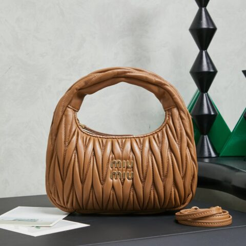 MIUMIU Wander 手袋 型号：5BC125 焦糖