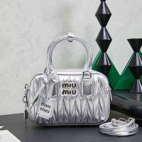 MIUMIU M家新品too pretty保龄球手袋 5BB123 银色