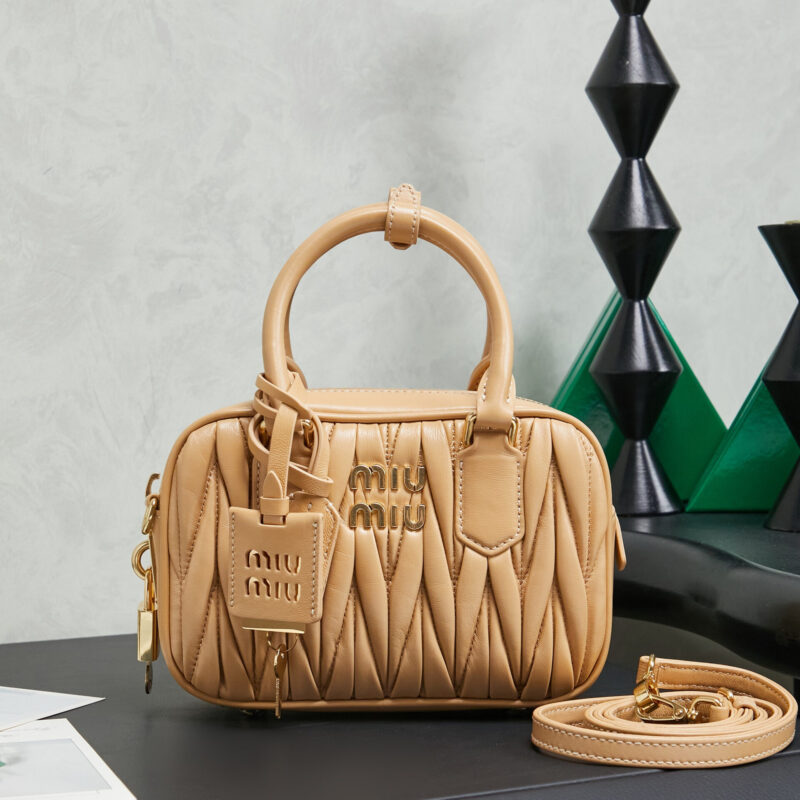 MIUMIU M家新品too pretty保龄球手袋 5BB123 沙黄