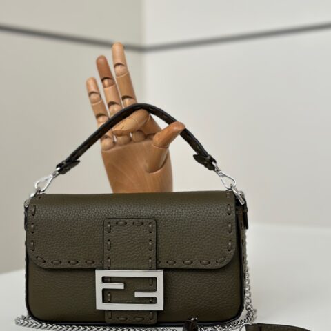 FENDI 手工缝制进口牛皮 款号：8610s