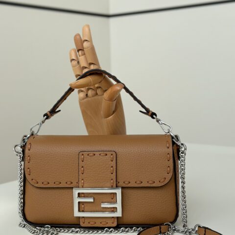 FENDI 手工缝制进口牛皮 款号：8610s