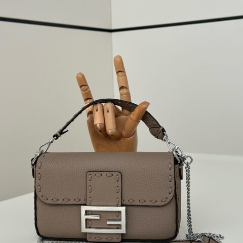 FENDI 手工缝制进口牛皮 款号：8610s 鸽灰