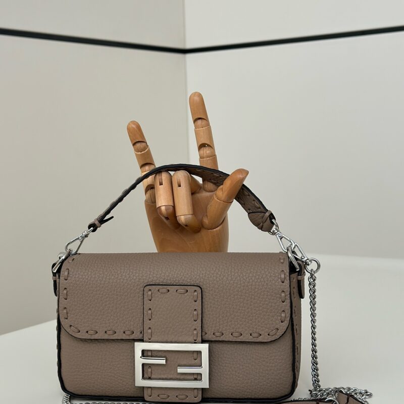FENDI 手工缝制进口牛皮 款号：8610s 鸽灰