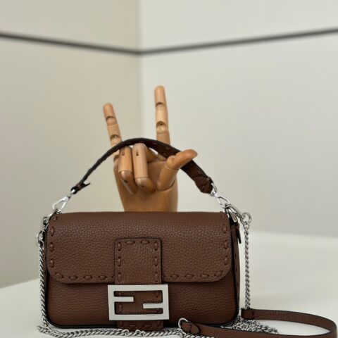 FENDI 手工缝制进口牛皮 款号:8610s棕