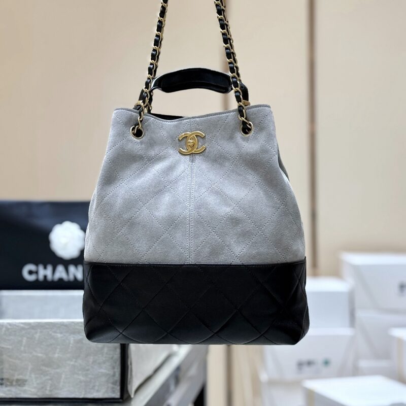CHANEL 25A麂皮拼色竖款Hobo👜 AS5636