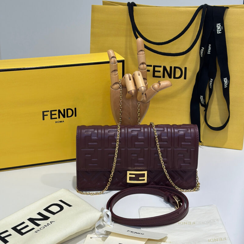 FENDI Baguette链条皮夹 款号 8638A