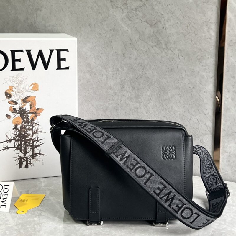 LOEWE 最新邮差家族 0523 黑色