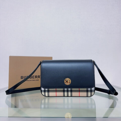 Burberry bur最新款精巧的斜背包 2441