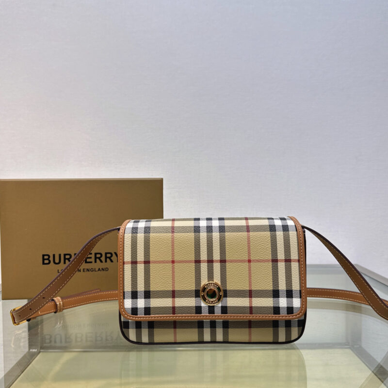 Burberry B家最新精巧包款 型号4211