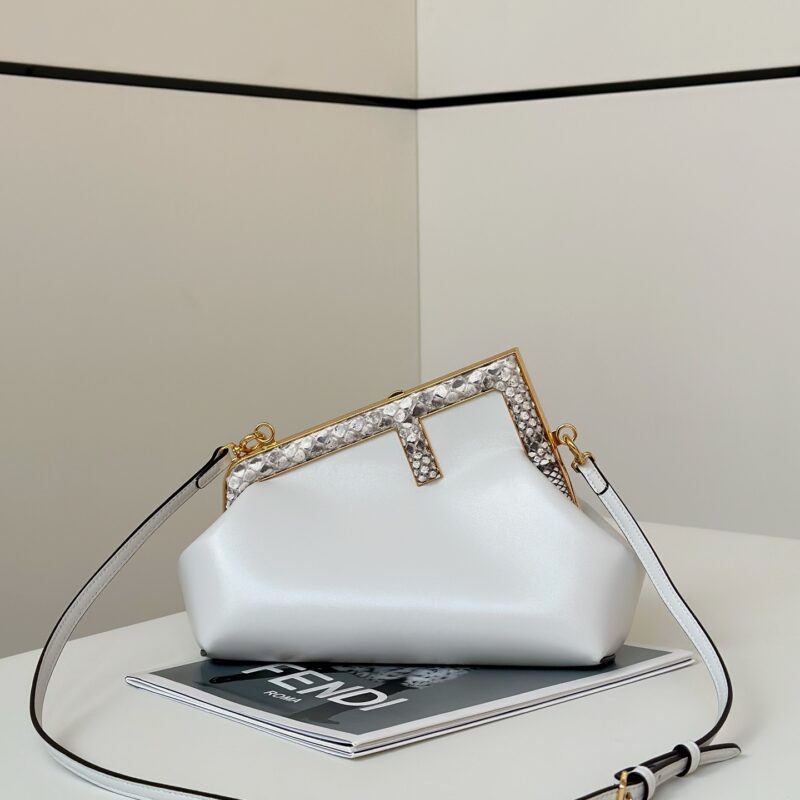 FENDI first系列以F为字母作为设计亮点 款号80043白
