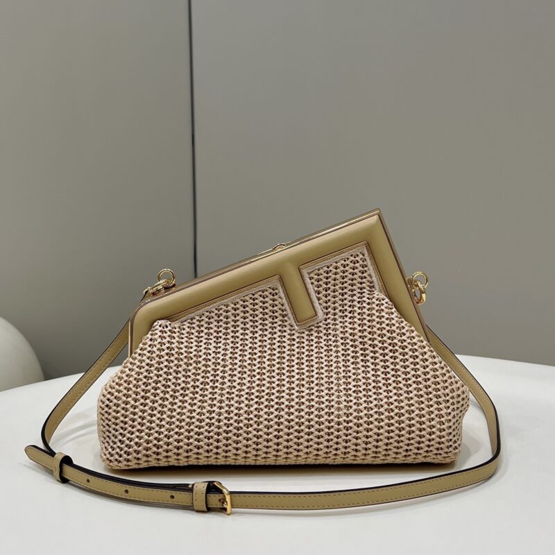 FENDI first  拉菲草编织 款号80095M