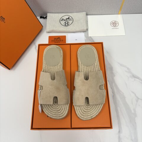 HERMES Antigua 系列草编凉拖