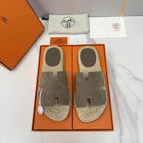 HERMES Antigua 系列草编凉拖