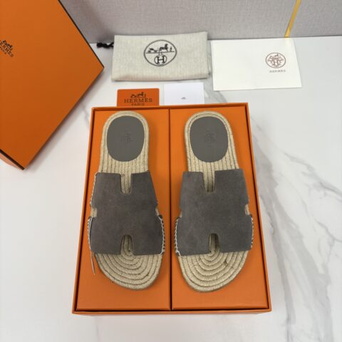 HERMES Antigua 系列草编凉拖