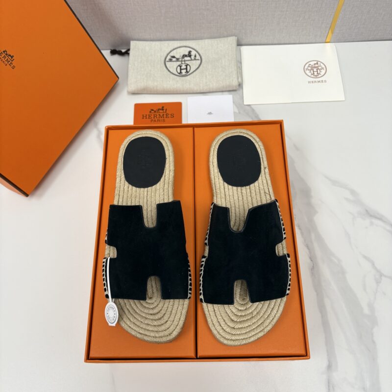 HERMES Antigua 系列草编凉拖