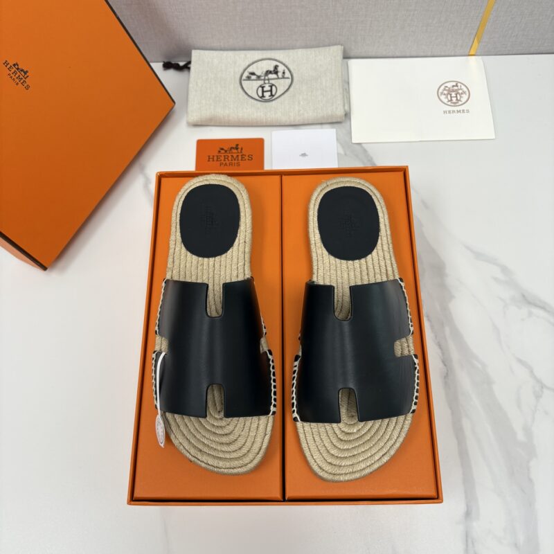 HERMES Antigua 系列草编凉拖