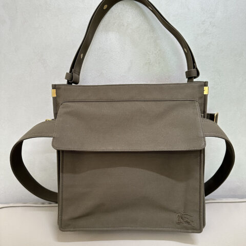 Burberry B家最新风衣托特包 型号6251