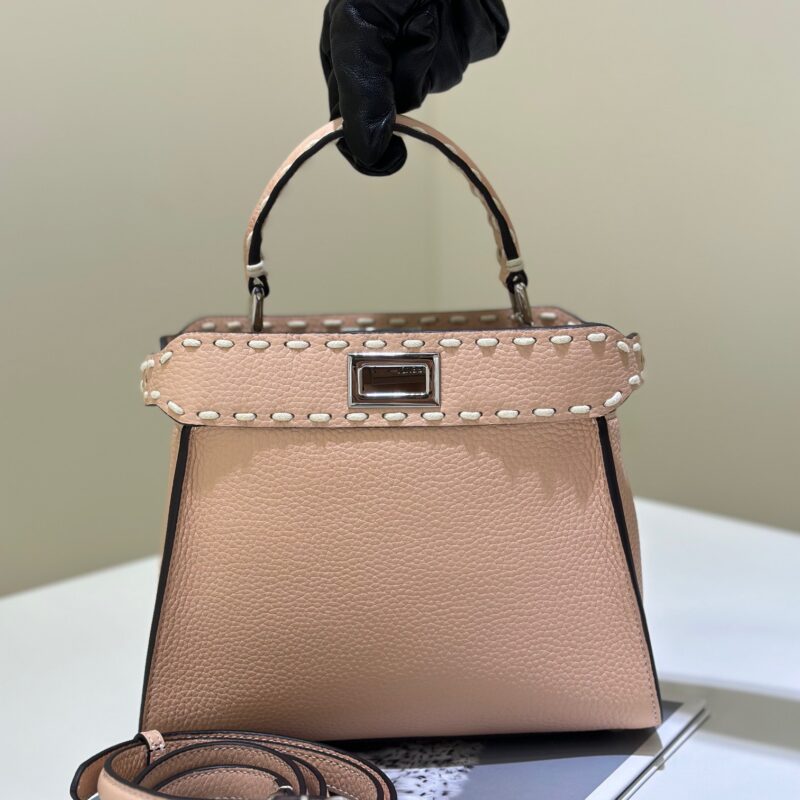 FENDI peekaboo标志性手袋 款号8522