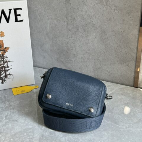 LOEWE mini Pebble邮差包 0521