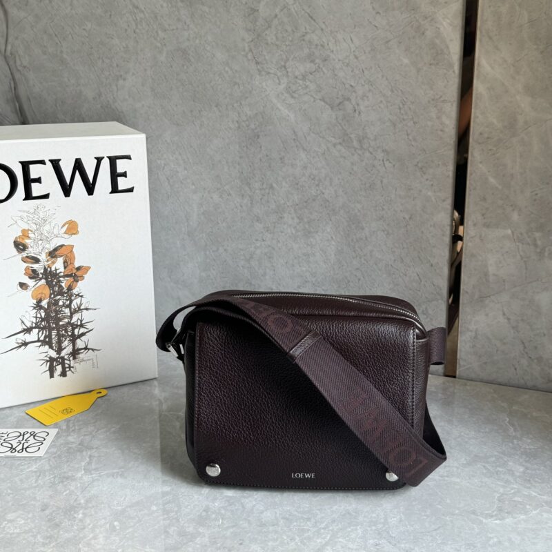 LOEWE Pebble邮差包 0522 牛血红