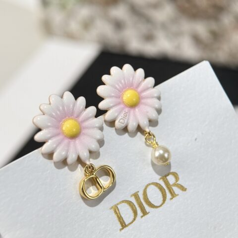 ❗️新品❗️  ☀️新款☑️ 迪奥Dior 粉色小雏菊蜜蜂🐝耳钉耳环 ☀️