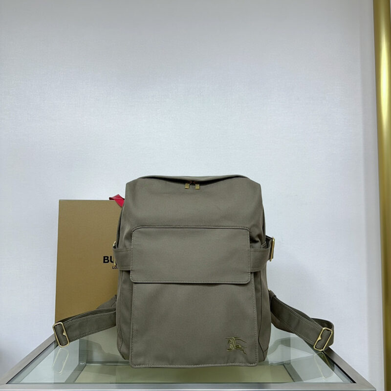 Burberry 新款双肩包 型号6711