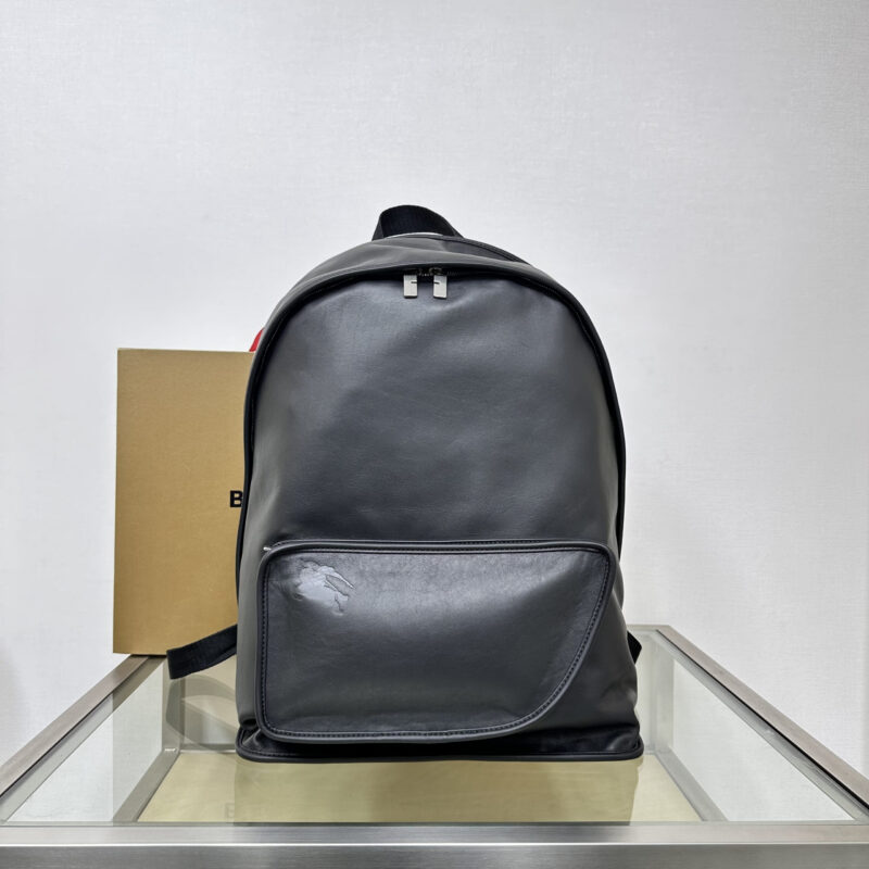 Burberry B家最新款双肩包 型号6021
