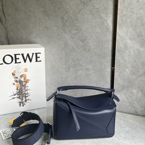 LOEWE Anagram刺绣肩带 0189