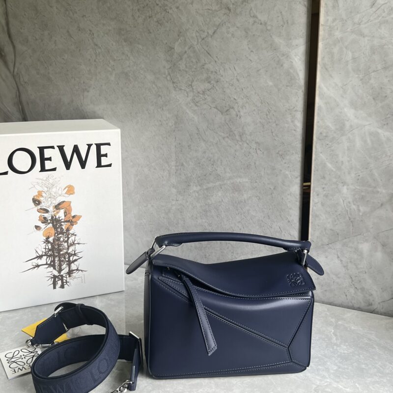 LOEWE Anagram刺绣肩带 0189