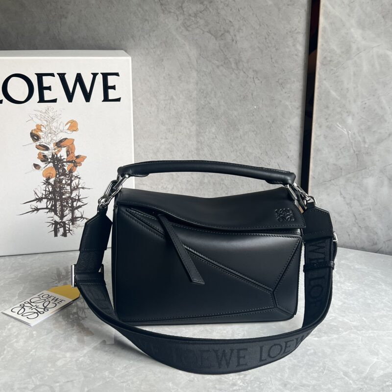 LOEWE Anagram刺绣肩带 0189 高级黑