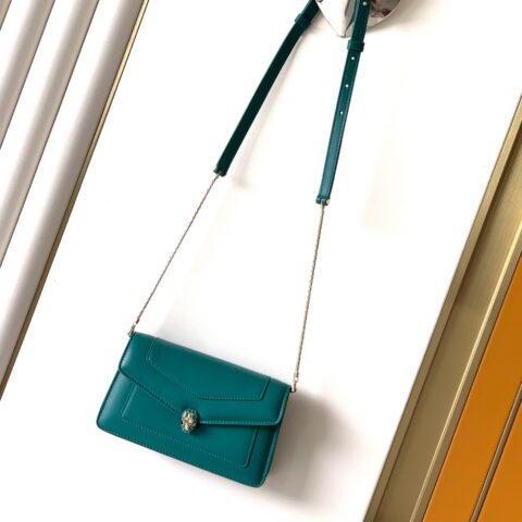 BVLGARI Serpenti Forever系列链带手拿包 29456 鲜绿色