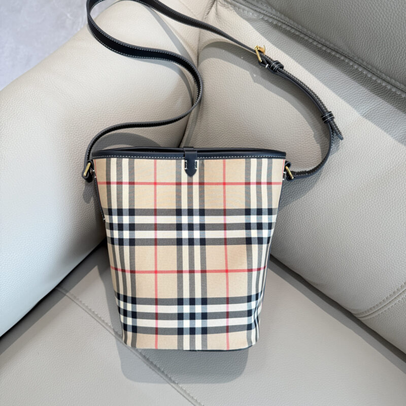 Burberry B家经典英伦格纹永不过时 型号0862