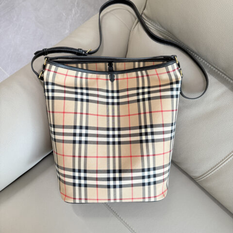 Burberry B家经典英伦格纹永不过时 型号1711