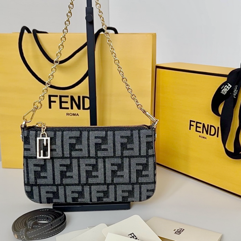 FENDI Baguette 手拿包 款号 :073C