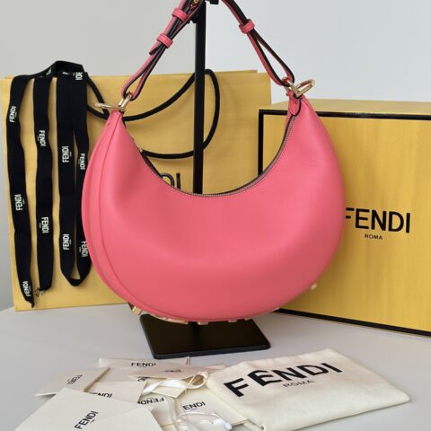 FENDI graphy 款号：80056M西瓜红
