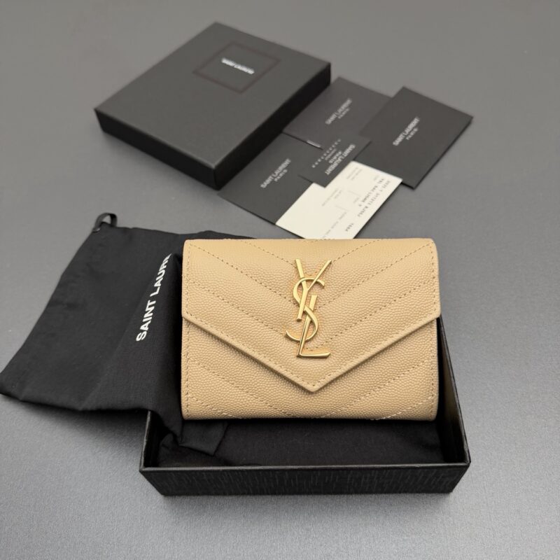 YSL MATELASSE短款粒面壓印皮革信封錢包 编号:414404   杏色球纹/金扣