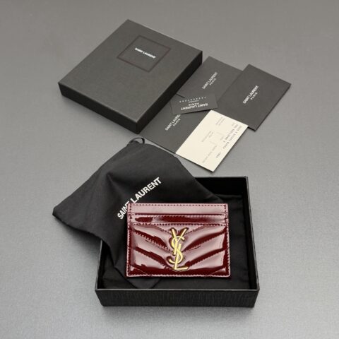 YSL MATELASSE亮皮革卡包 编号:423291  枣红漆皮/金扣