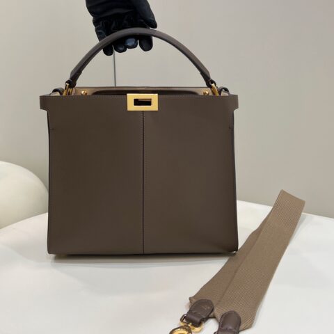 FENDI peekaboo 系列  款号：304S
