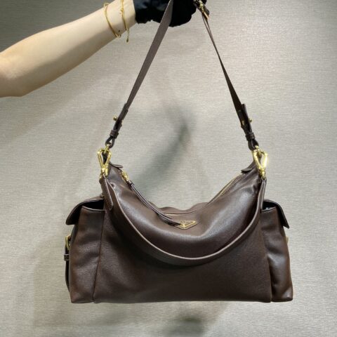PRADA 新品羊皮🎉1BC264探索包