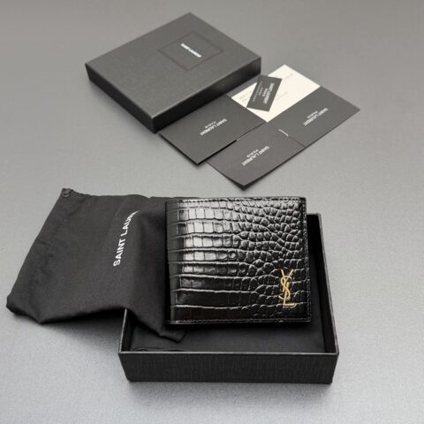 YSL TINY LE CASSANDRE模款鳄鱼纹压印雾面皮革钱包 编号:607727  黑色鳄鱼纹/金扣